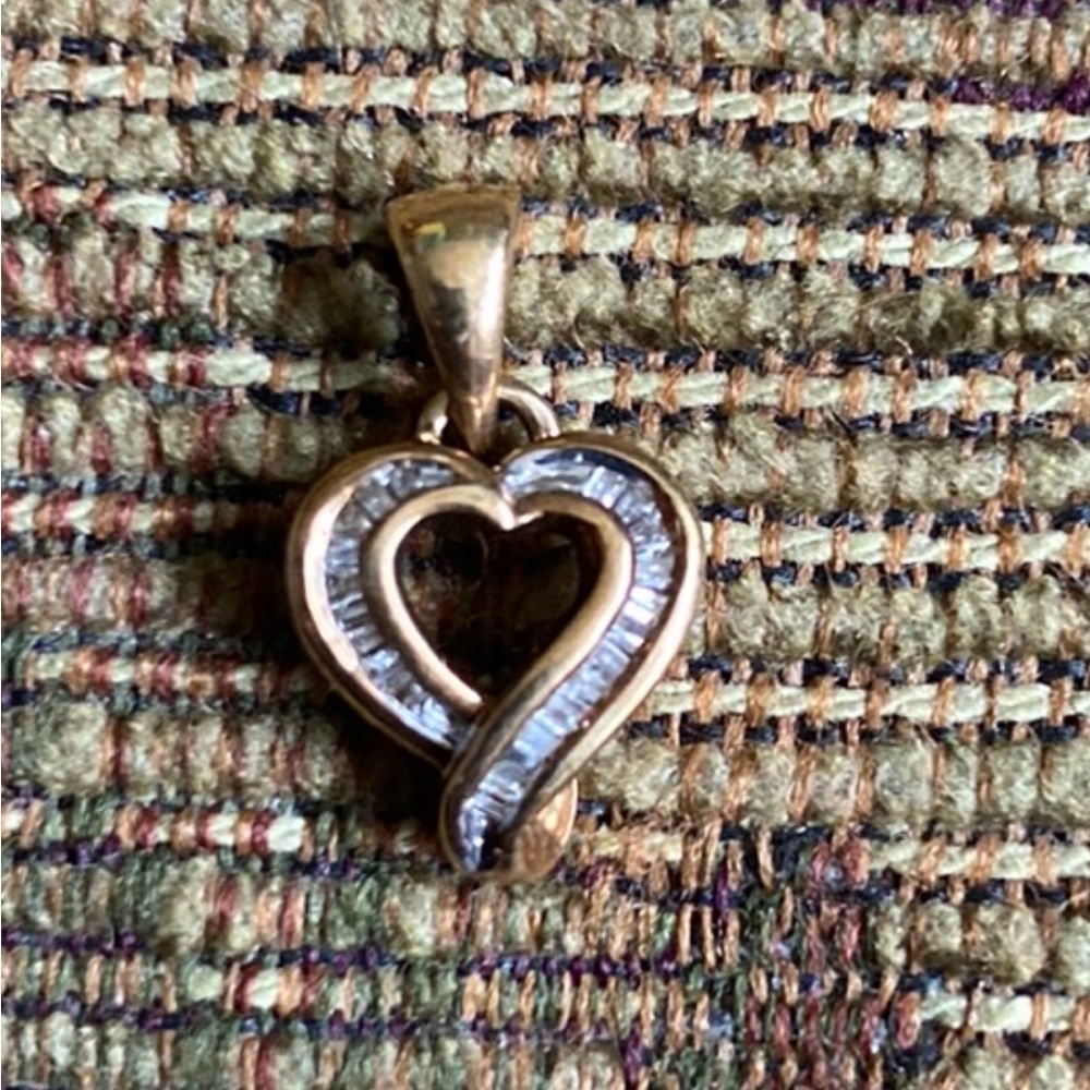 Exquisitely Beautiful Solid 10k Gold  Natural Baguette Diamonds Heart Pendant.